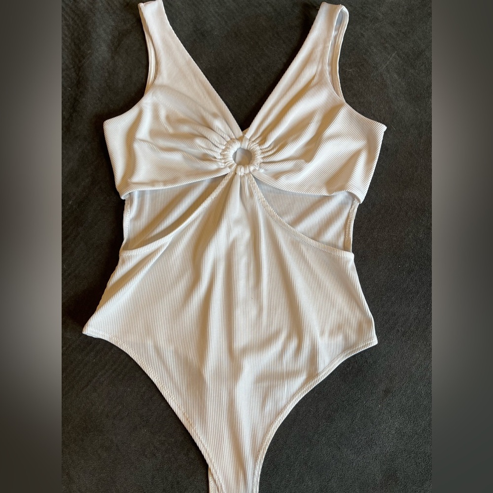 Rue21 onesie. White size medium